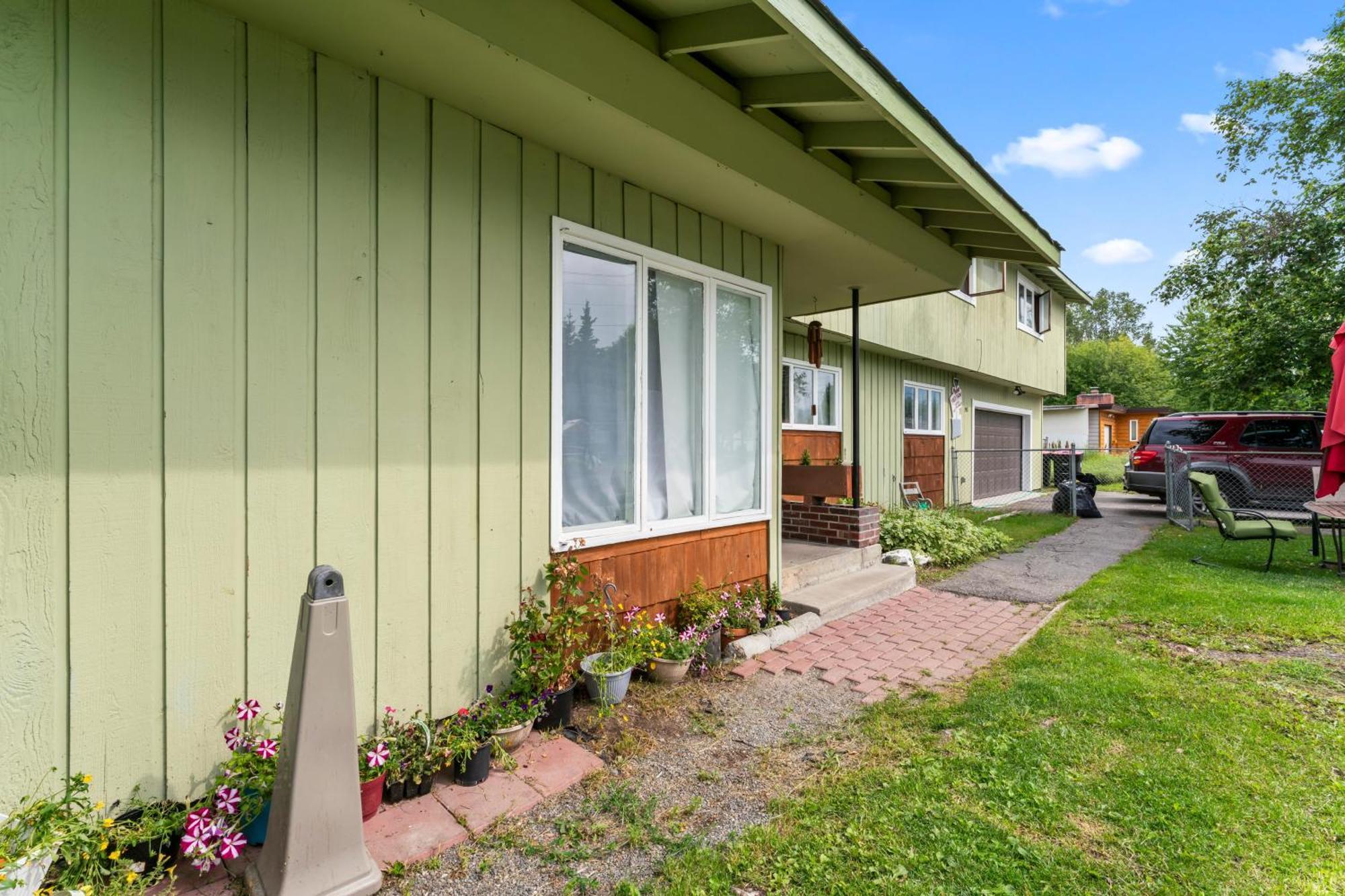 Compact But Cozy Too Hotel Anchorage Exterior photo